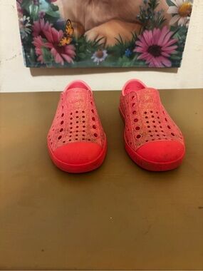 Native Pink Glitter Slip-On Kids Shoes Sandals